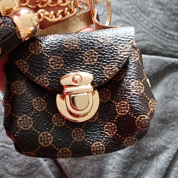 Chic Black Mini Bag Keychain with Gold Accents - Picture 2 of 13